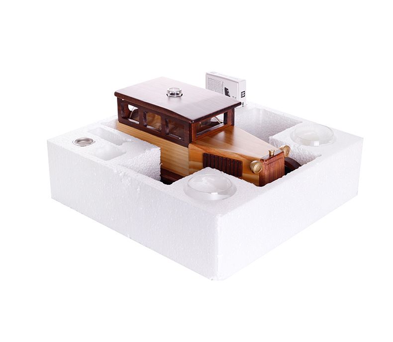 Creative glass wine pour set with wine bottle